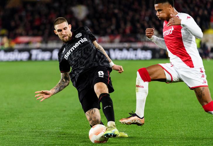 Bayer Leverkusen midfielder Robert Andrich